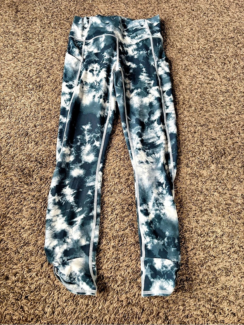 Fabletics Oasis High-Waisted Pocket Legging Tie-Dye Blue & White